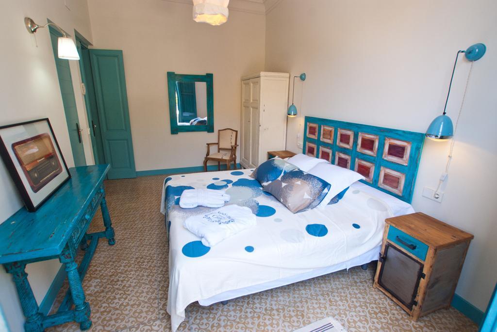 Hotel Hostal Chic Сан-Фелиу-де-Гишольс Номер фото