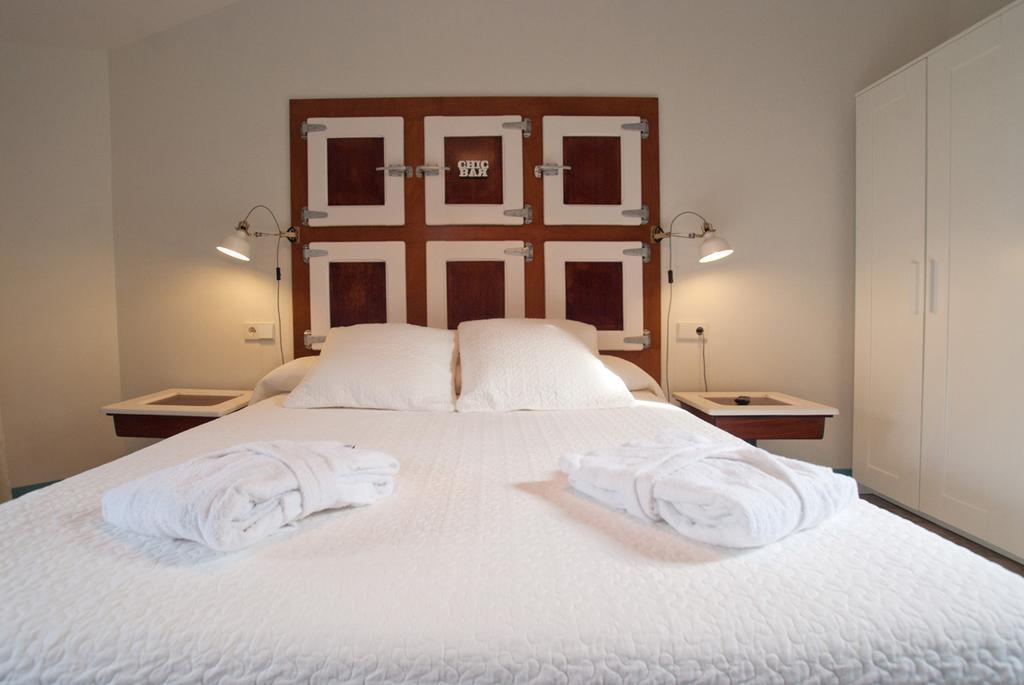 Hotel Hostal Chic Сан-Фелиу-де-Гишольс Номер фото