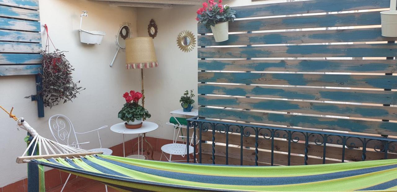Hotel Hostal Chic Сан-Фелиу-де-Гишольс Экстерьер фото