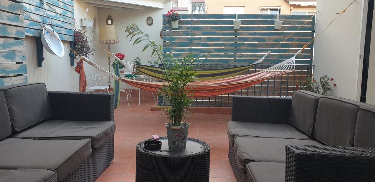 Hotel Hostal Chic Сан-Фелиу-де-Гишольс Экстерьер фото